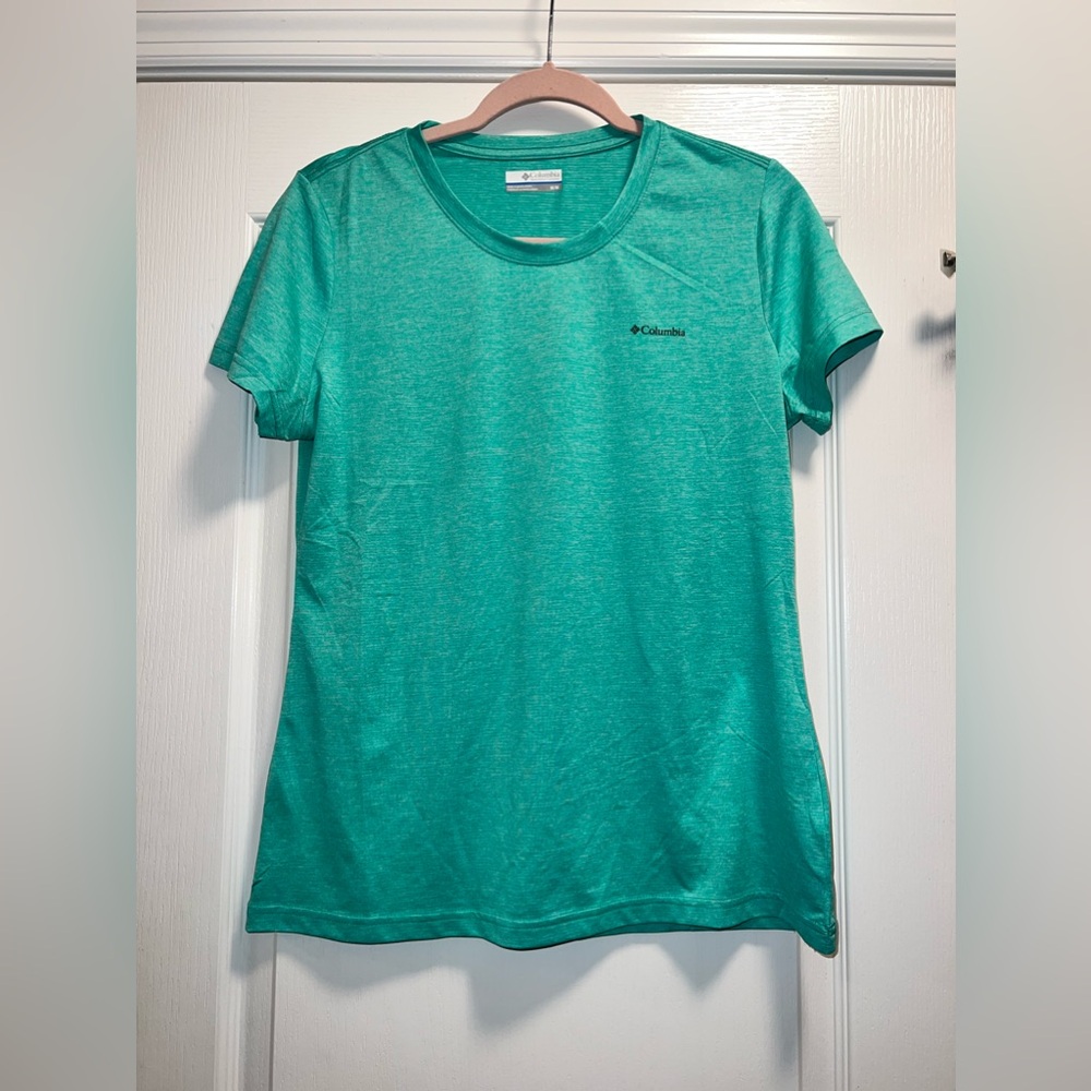 *NWOT* Columbia Omni-Wick women’s shirt
